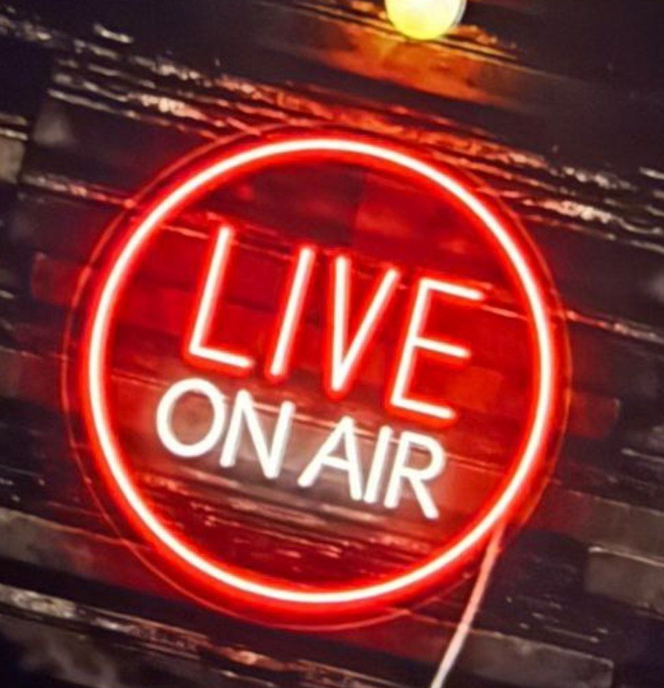 تابلو نئون فلکسی طرح دایرهای «LIVE ON AIR» (قطر ۴۵ سانتیمتر)