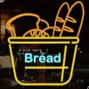 تابلو نئون فلکسی «Bread» – نانوایی و کافه | ابعاد ۶۰ × ۵۶ سانتی‌متر